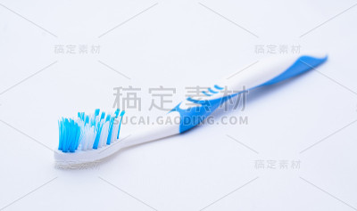 牙刷在白色的背景
