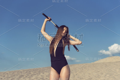 夏天在沙丘上拍照