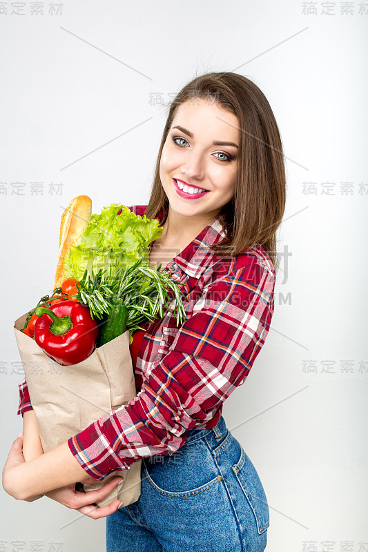 有新鲜食物，蔬菜的女人