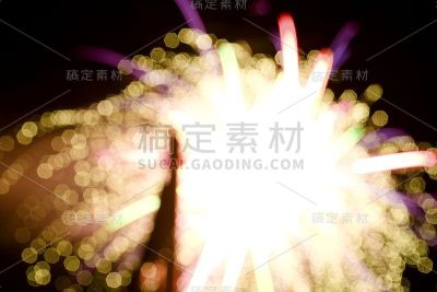 抽象的烟花背景与自由空间的文本。新年的背景。
