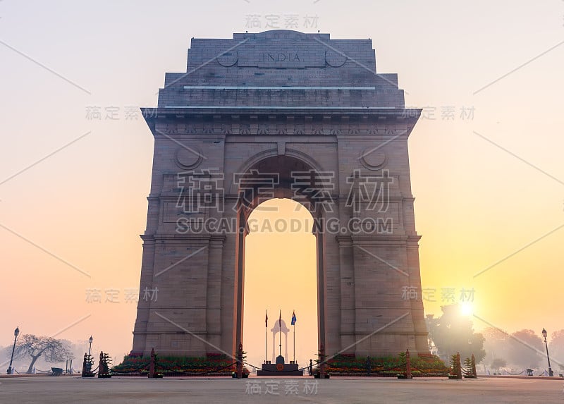 日出时分的印度门，印度新德里的Rajpath