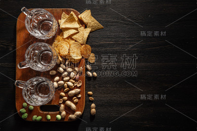 三杯不同的精酿啤酒