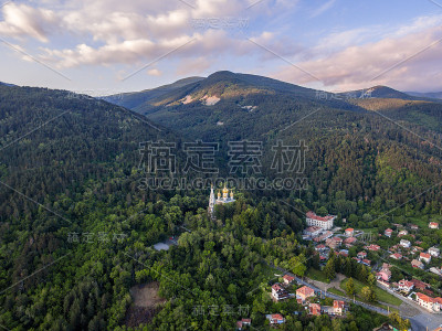 西普卡附近教堂的鸟瞰图