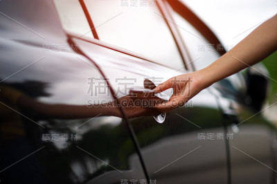 开车门旅行乘汽车旅行概念