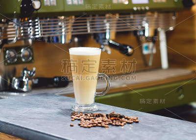 咖啡机在酒吧，酒吧，餐厅煮咖啡
