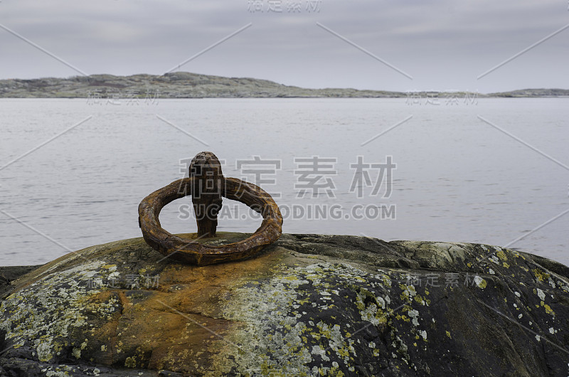 一个生锈的船系泊环