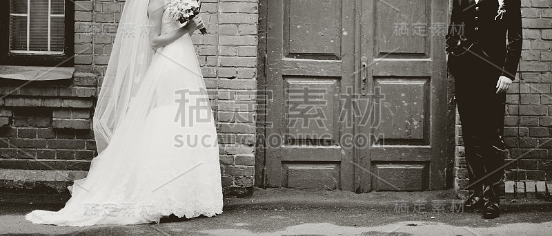 年轻的新婚夫妇。