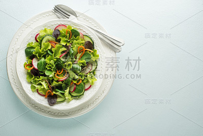 生菜沙拉配新鲜蔬菜