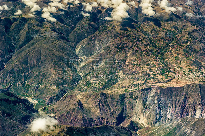 美丽的风景从秘鲁山区的空气