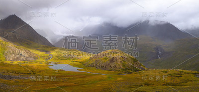 山景，阴天。