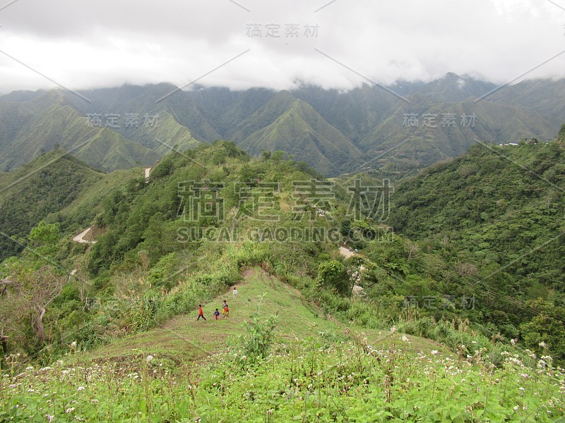 在山顶俯瞰马尧瑶、伊富高、菲律宾科迪勒拉山脉