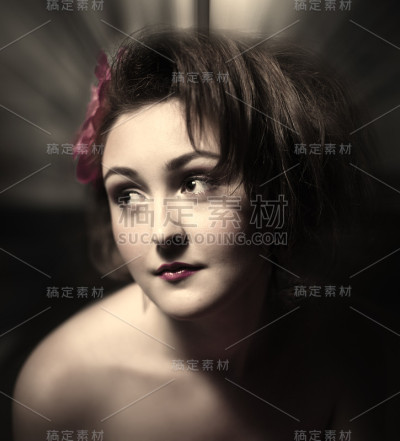 年轻漂亮的红头发的肖像