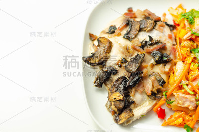 鸡胸肉，蘑菇片，火腿，芝士酱，意大利面沙拉，