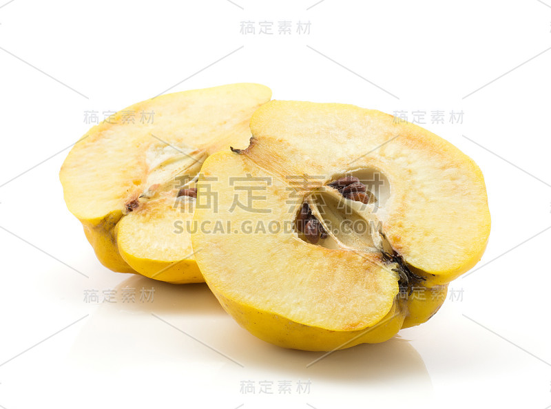 新鲜生木瓜孤立在白色