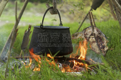 克罗地亚Kopačevo，传统的明火炖鱼