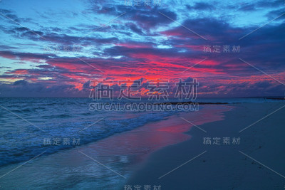 彩虹色的云