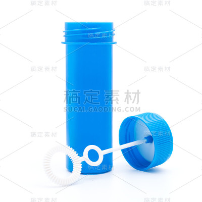 白色背景上孤立的肥皂泡塑料瓶