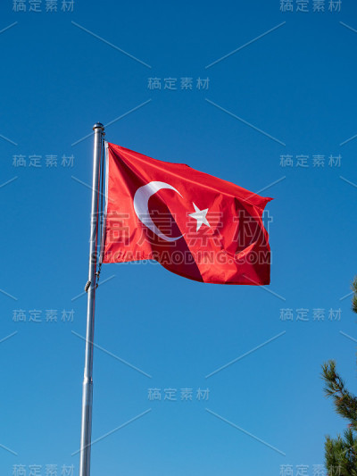 土耳其国旗在加里波利半岛战争纪念碑，土耳其北部