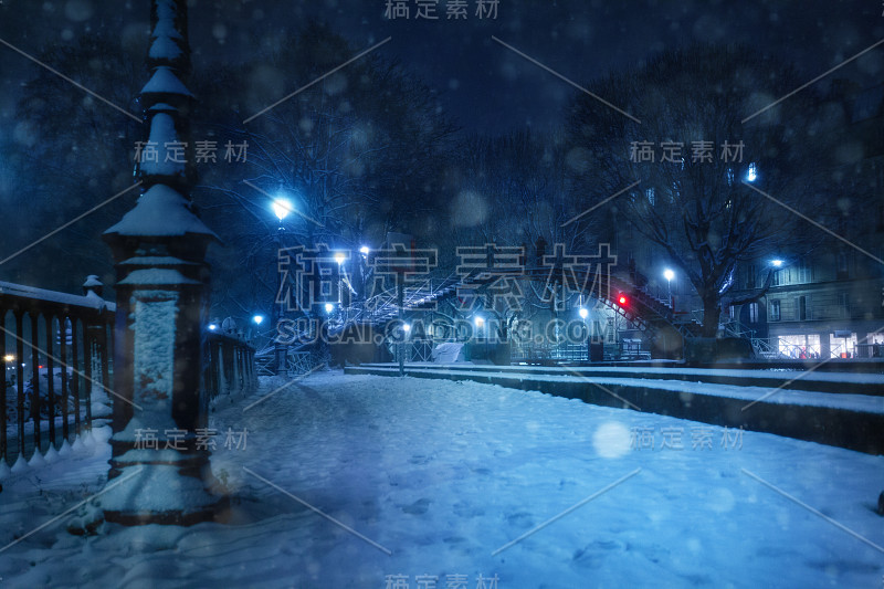 圣马丁运河上的桥，夜雪