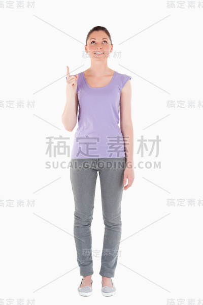 有魅力的女人指着一个复印空间