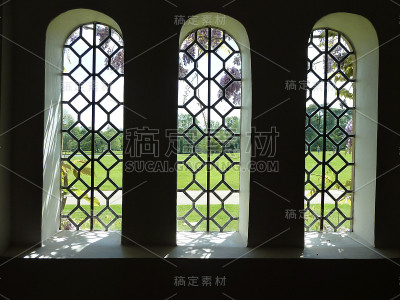 含铅的窗口