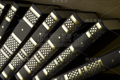 图书馆里展示学校或大学概念的教育书籍