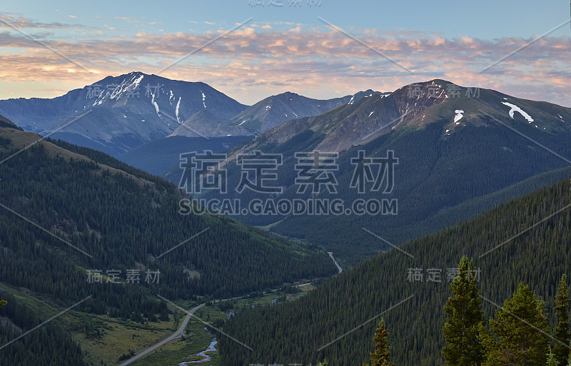 科罗拉多州独立山口的清晨