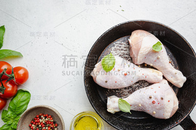 生的鸡腿