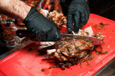 厨师切熟的肉
