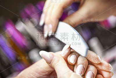 美甲细节在豪华美容沙龙。