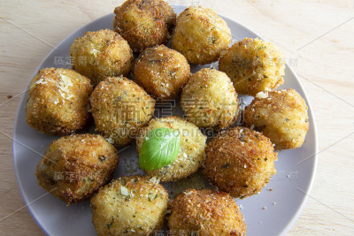 炸意大利饭丸子