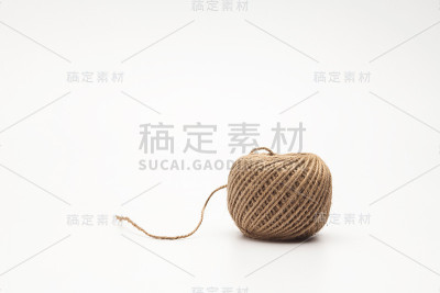 白色背景上的毛线球