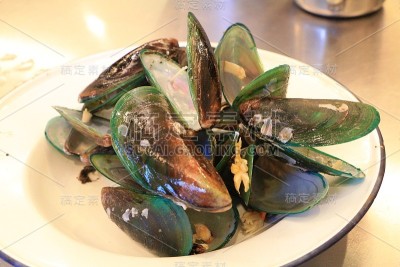 吃后配香草烤贻贝