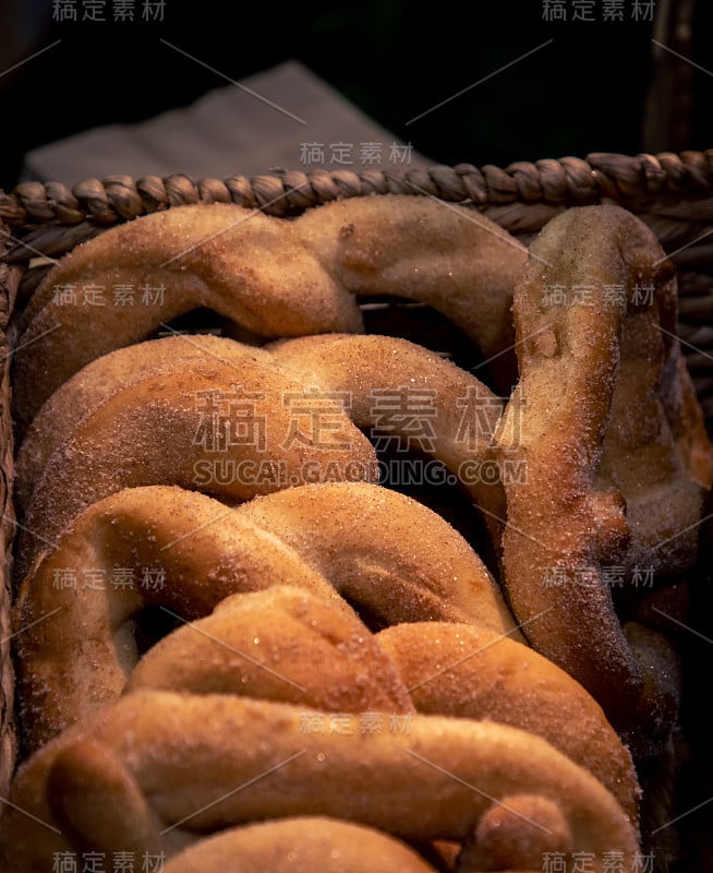 市场上自制的椒盐卷饼