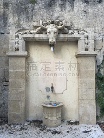 法国多尔老城的传统建筑和街道