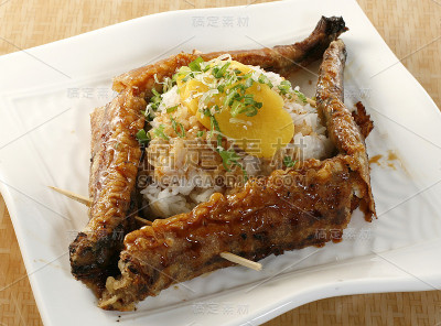 鱼包米饭