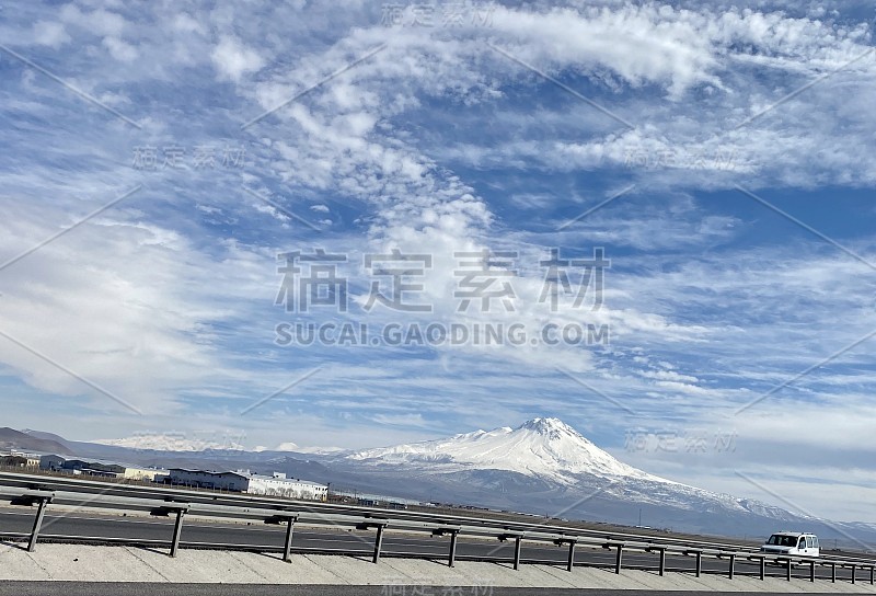 土耳其阿克萨莱哈桑山火山、雪山梅伦迪斯云冬季雪山山顶