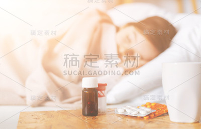 我的孩子睡在她温暖的床上