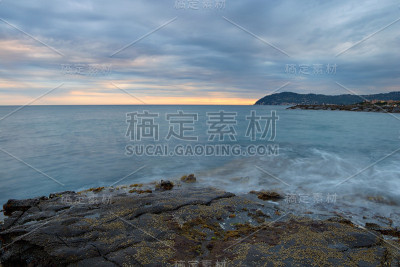 海岸线在黄昏