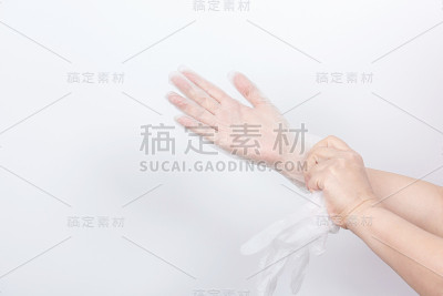 一双戴着手套的手