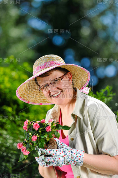 女人和花