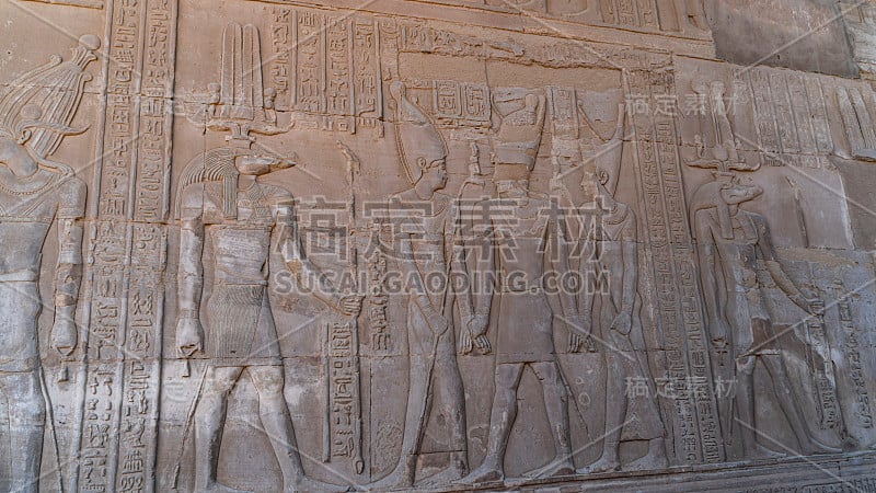 Kom Ombo神庙。Kom Ombo是埃及的一个农业城镇，以Kom Ombo神庙而闻名。它最初是一