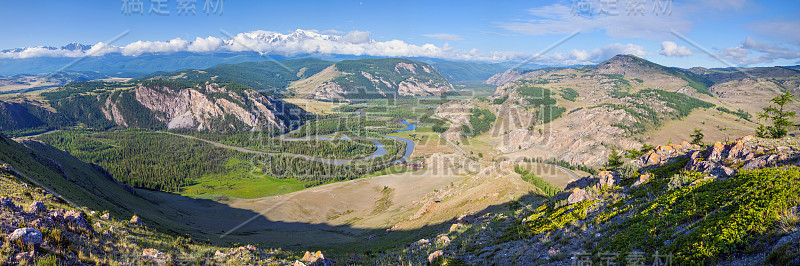 阿尔泰山谷全景