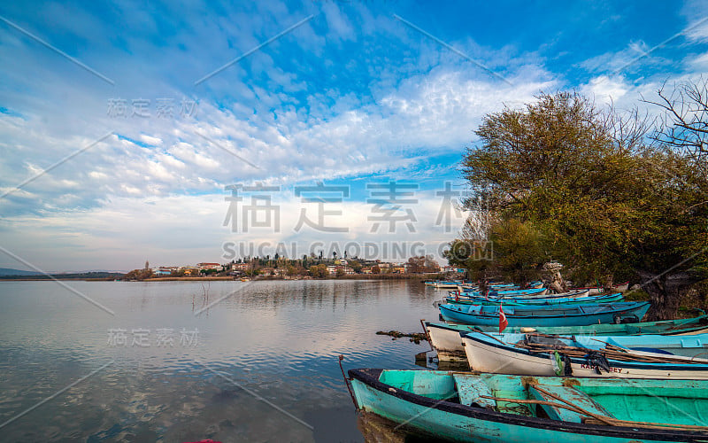 海滩和城市中心的照片Gölyazı，日落的图片来自Gölyazı