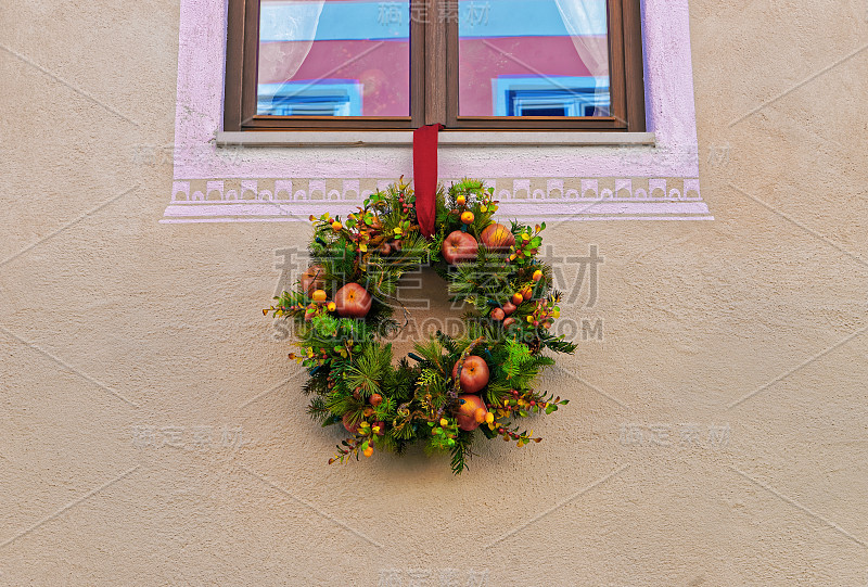 Garmisch Partenkirchen为圣诞节装饰的花环