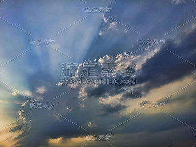 只有天空