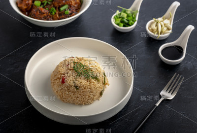 素菜炒饭配满洲菜盘