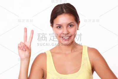 兴高采烈的年轻女士