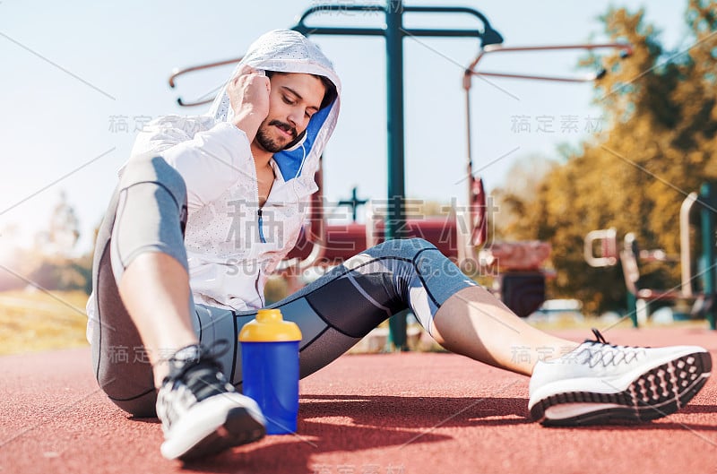 训练后放松。运动、健身、健身理念