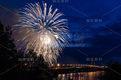 烟火之日，冶金之日